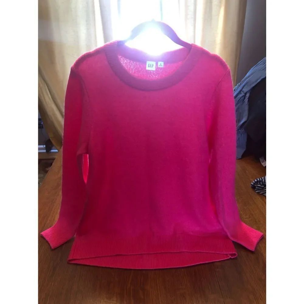 *NWOT* GAP Hot Pink Sweater Size Large
